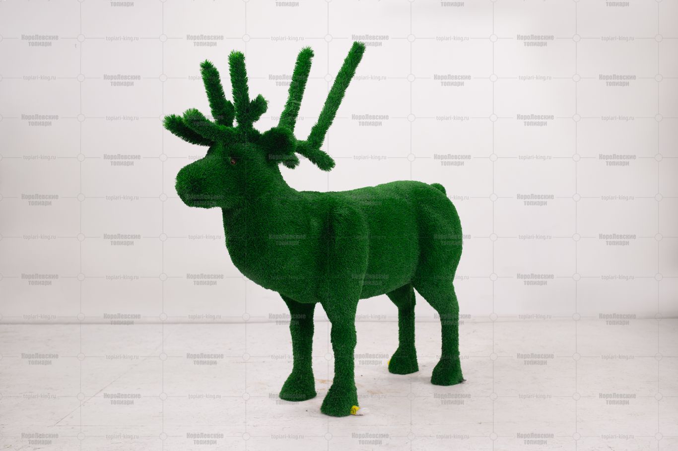 Топиари олень Норди II — газон Deluxe Green Топиари олень Норди II - газон Deluxe Green